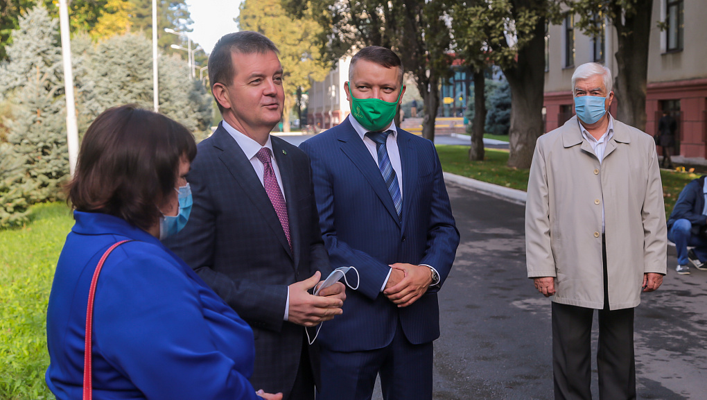 Высадили «Аллею землеустроителей»
