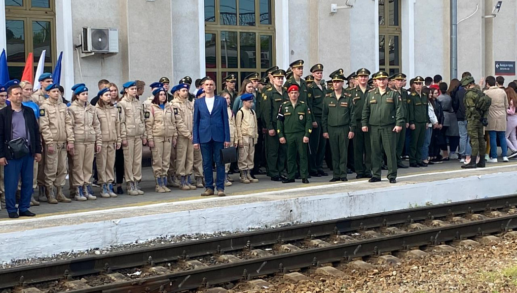 «Мы - армия страны! Мы - армия народа!» 