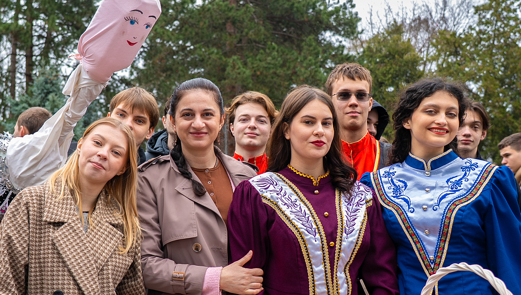 Пахнет солнцем и блинами – нынче Масленица с нами!