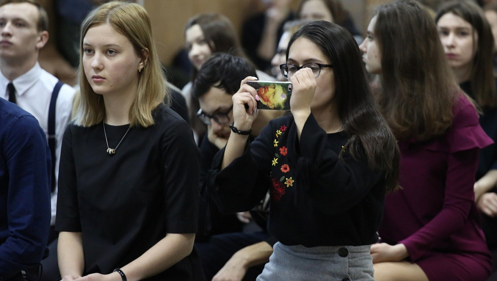 Творческая молодежь у «Cвободного микрофона»