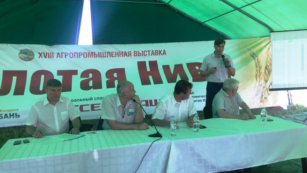 Мехфак на агропромышленной выставке