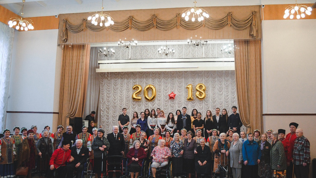 С теплыми пожеланиями и ярким концертом