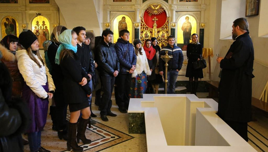 Студенты нашего вуза посетили храм Рождества Христова 