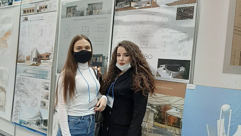 Студенты-архитекторы на Днях архитектуры в Экспограде  