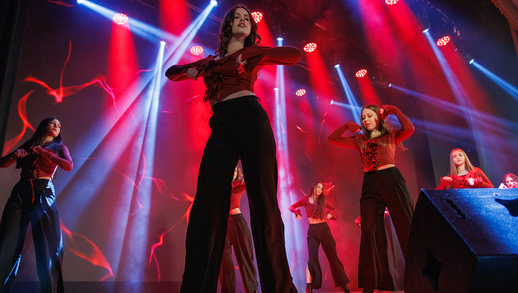 В КубГАУ поздравили женщин с Международным женским днём