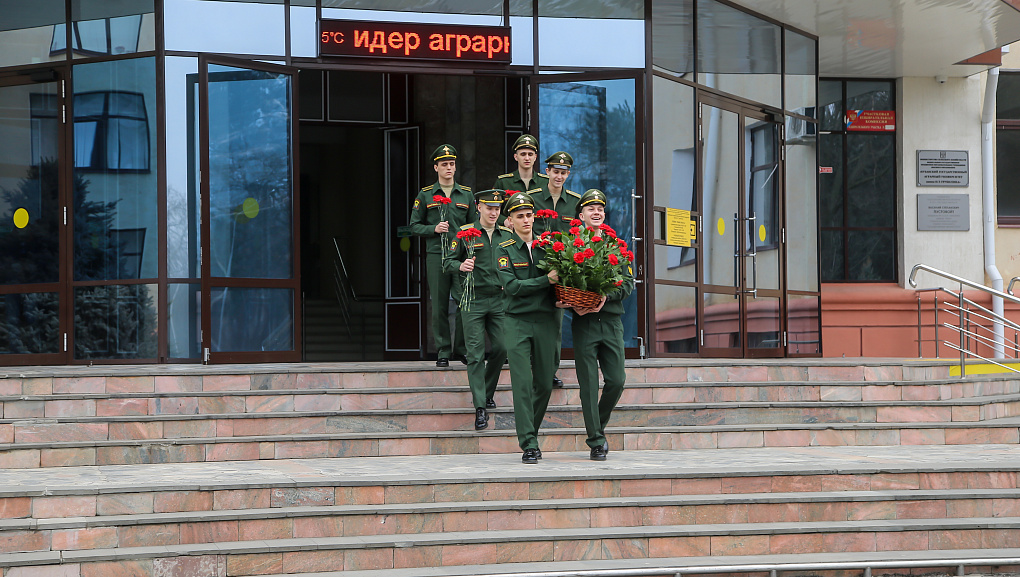 С праздником, мужчины!