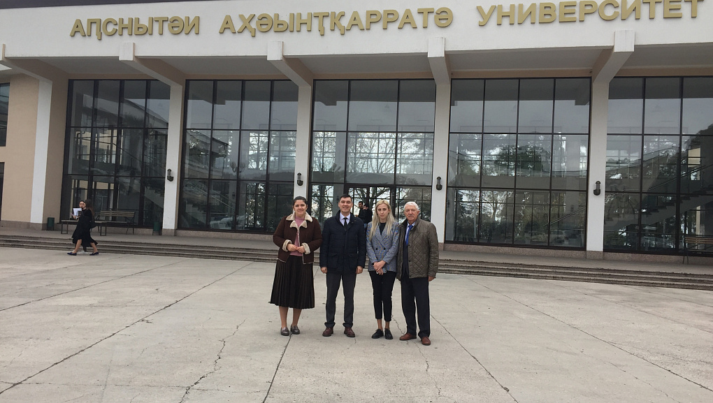 С лекциями за рубеж