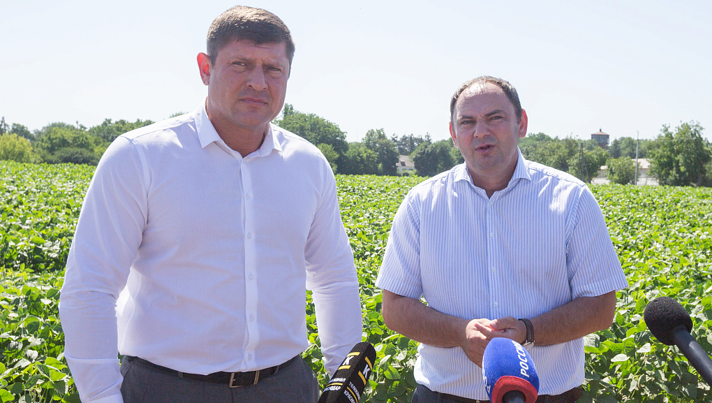Мэр Краснодара Андрей Алексеенко посетил учхоз «Кубань» во время жатвы