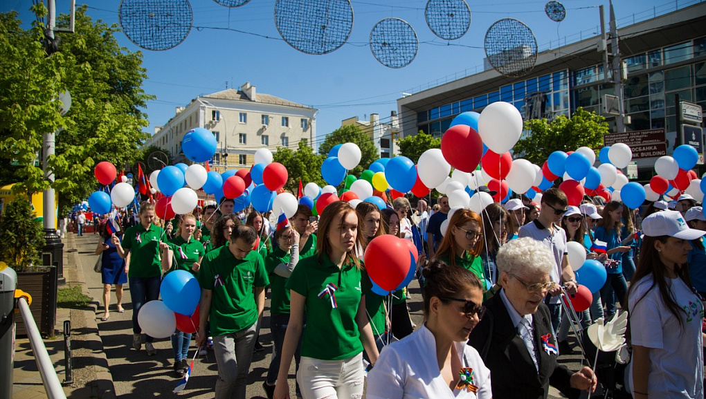 С первомаем!