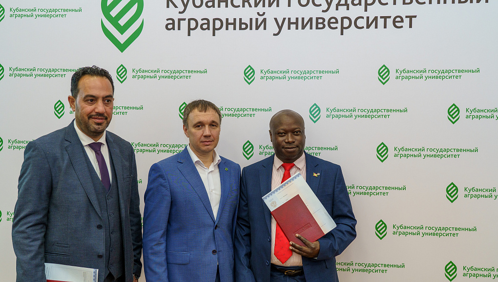 Поздравляем, аспиранты!