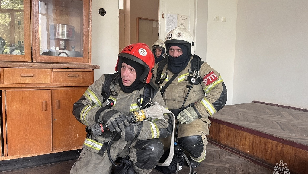 Тренировки по эвакуации помогают отработать четкий алгоритм действий в случае пожара