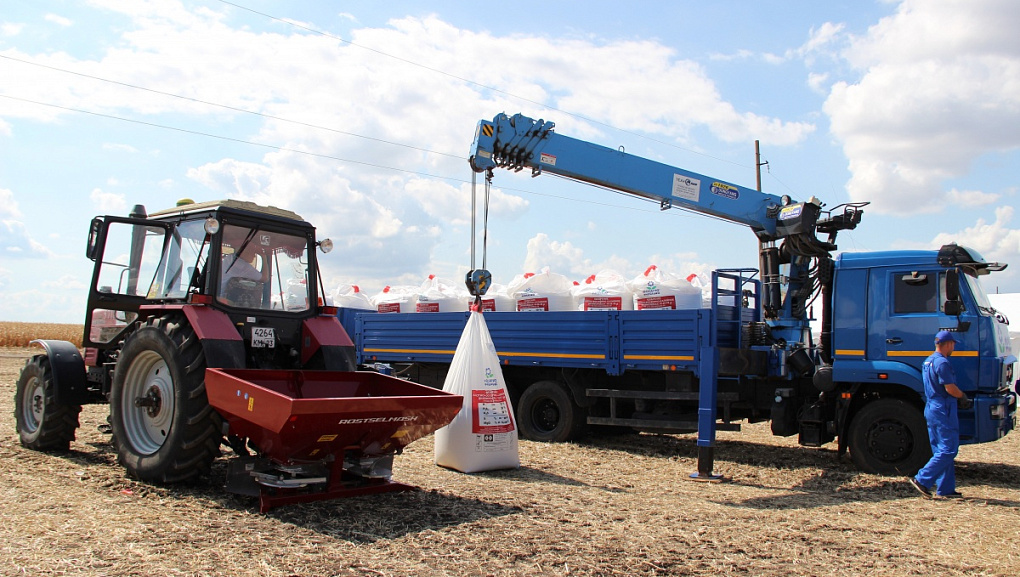 Students of the Faculty of Agrochemistry took part in the field agrotechnological conference