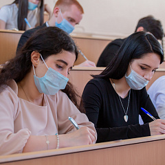 Студенты юридического факультета написали избирательный диктант