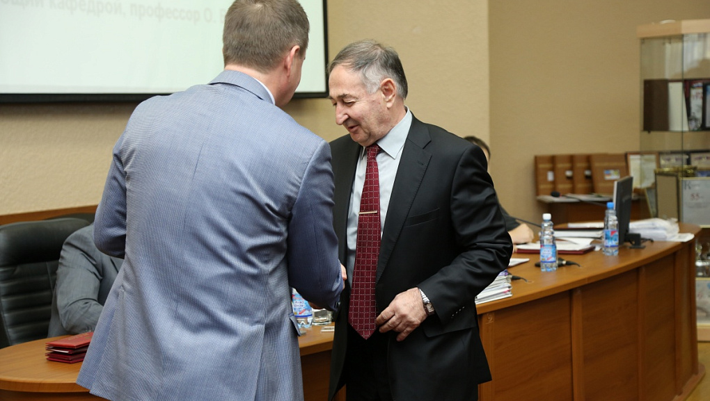 Ученый совет наградил лучших