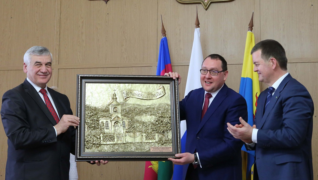 Подписание соглашений на рубеже краёв 