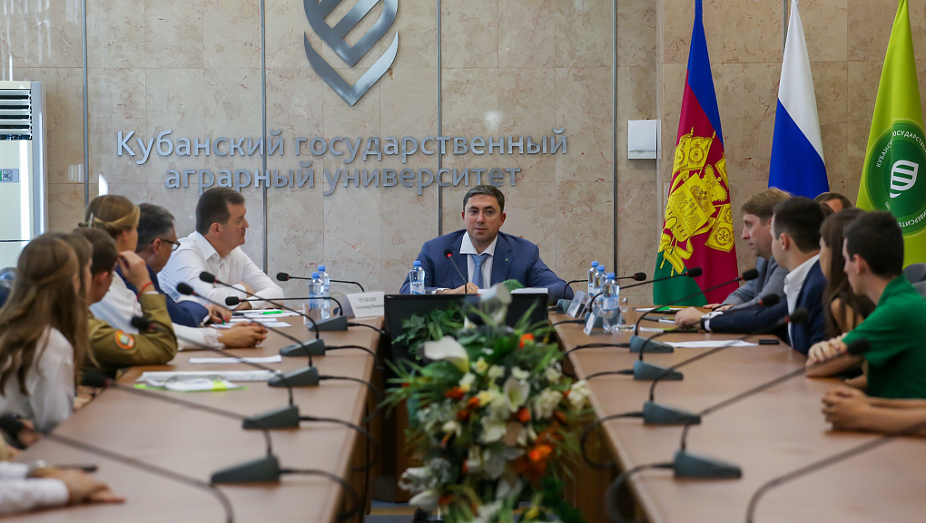 Замминистра пообщался с молодежью КубГАУ