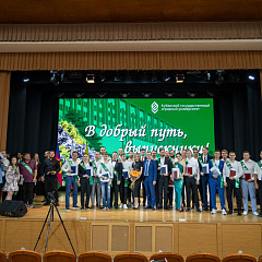 В добрый путь, выпускники!