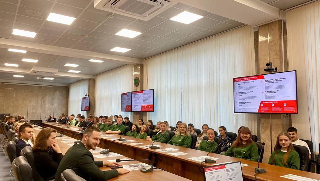 В рамках Всероссийского форума исторического наследия состоялась пленарная сессия «Патриотическое воспитание: вчера, сегодня, завтра»