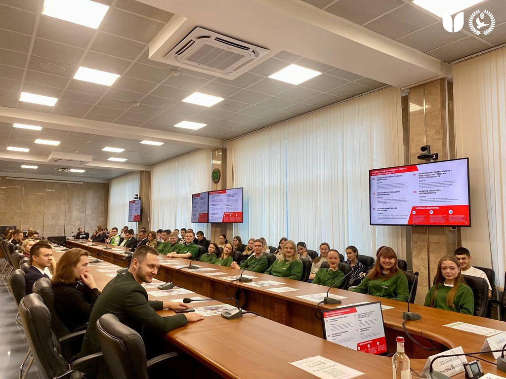 В рамках Всероссийского форума исторического наследия состоялась пленарная сессия «Патриотическое воспитание: вчера, сегодня, завтра»