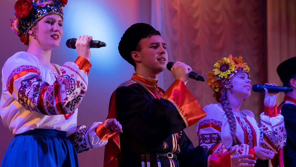 Университет поздравил Защитников Отечества!