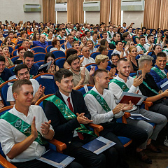 В добрый путь, выпускники!
