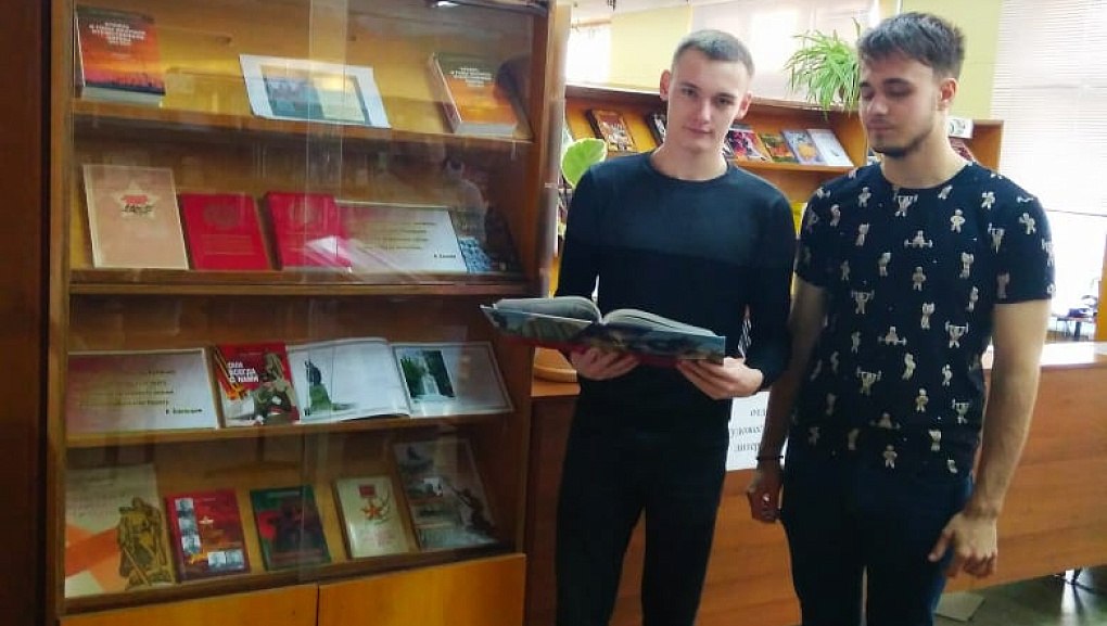 «Сквозь память с болью прорываясь…»