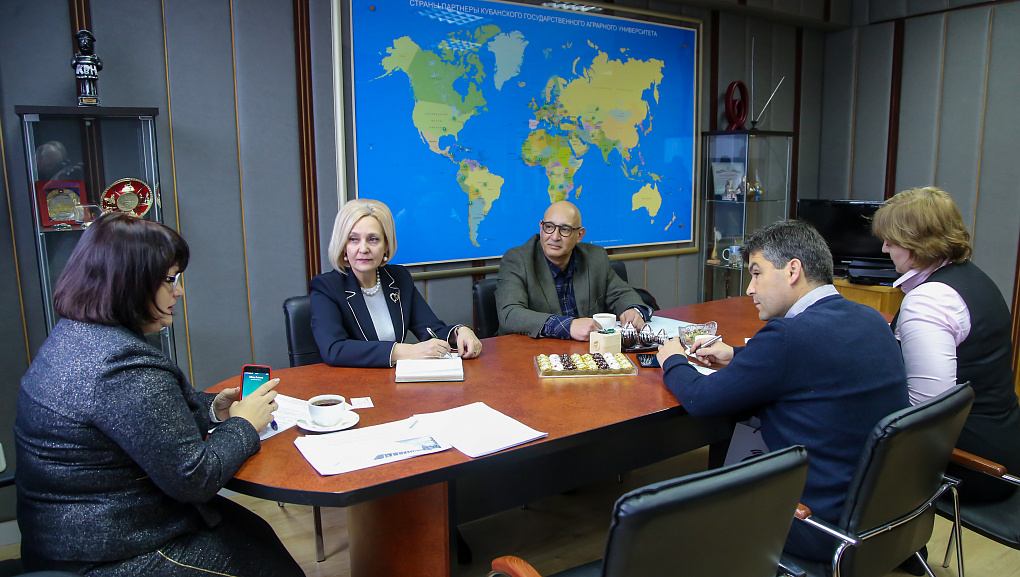 Strengthening Ties with Foreign Colleagues