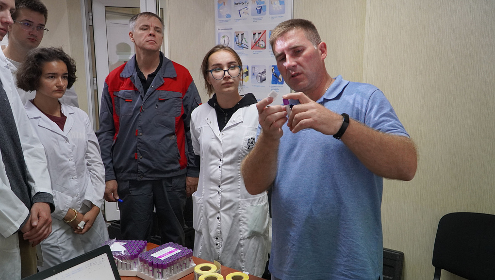 Студенты ветеринарного факультета КубГАУ осваивают технологии по геномному тестированию коров  