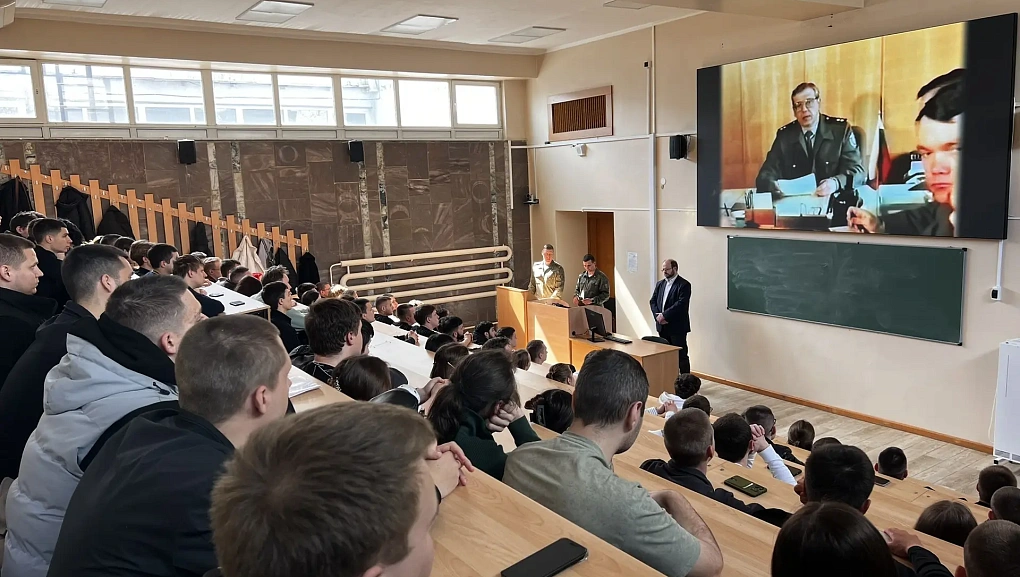 Карьера, служба, защита