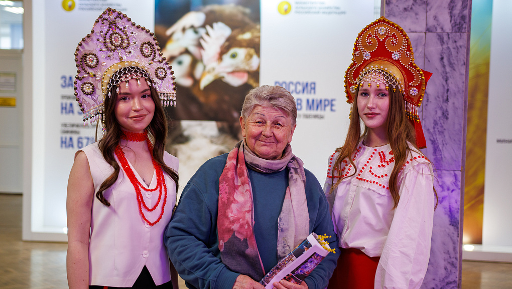 В КубГАУ поздравили женщин с Международным женским днём