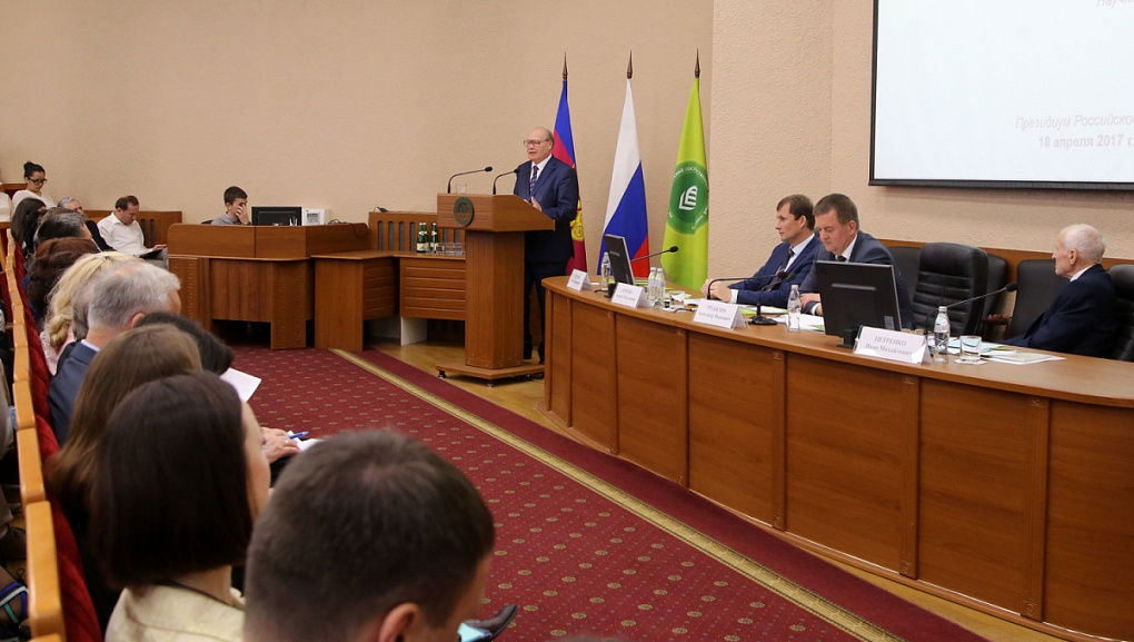 Обсудили стратегию развития аграрной сферы экономики