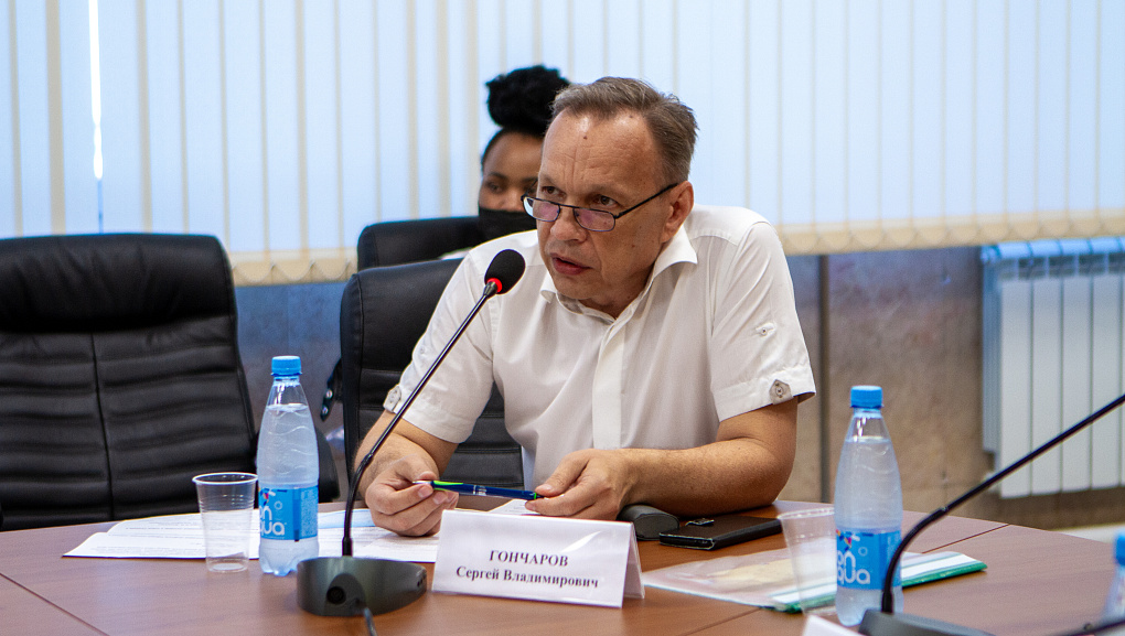 Памяти именитого выпускника