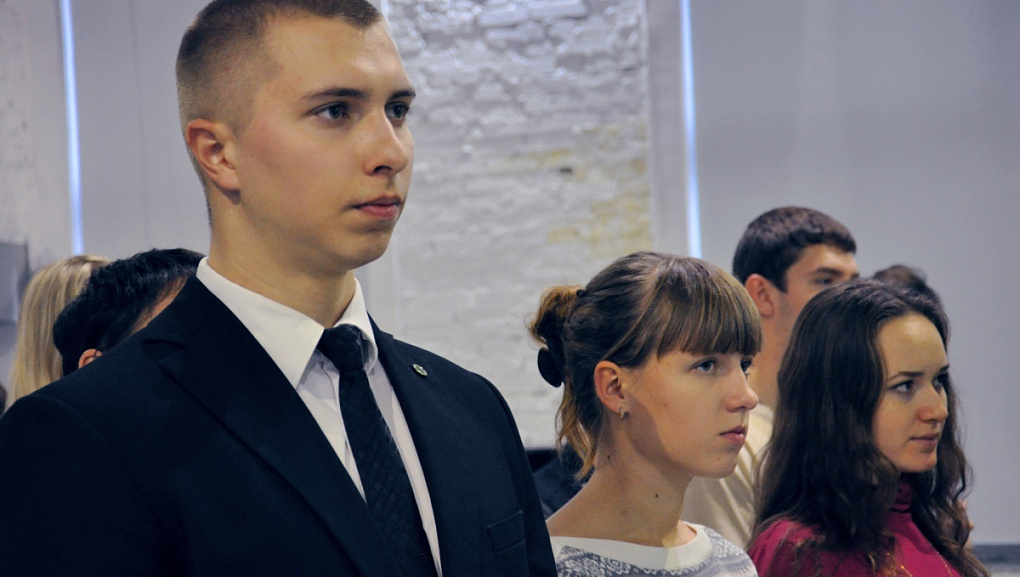 Родион Пилюк на пьедестале банка «Центр-Инвест»
