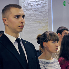 Родион Пилюк на пьедестале банка «Центр-Инвест»