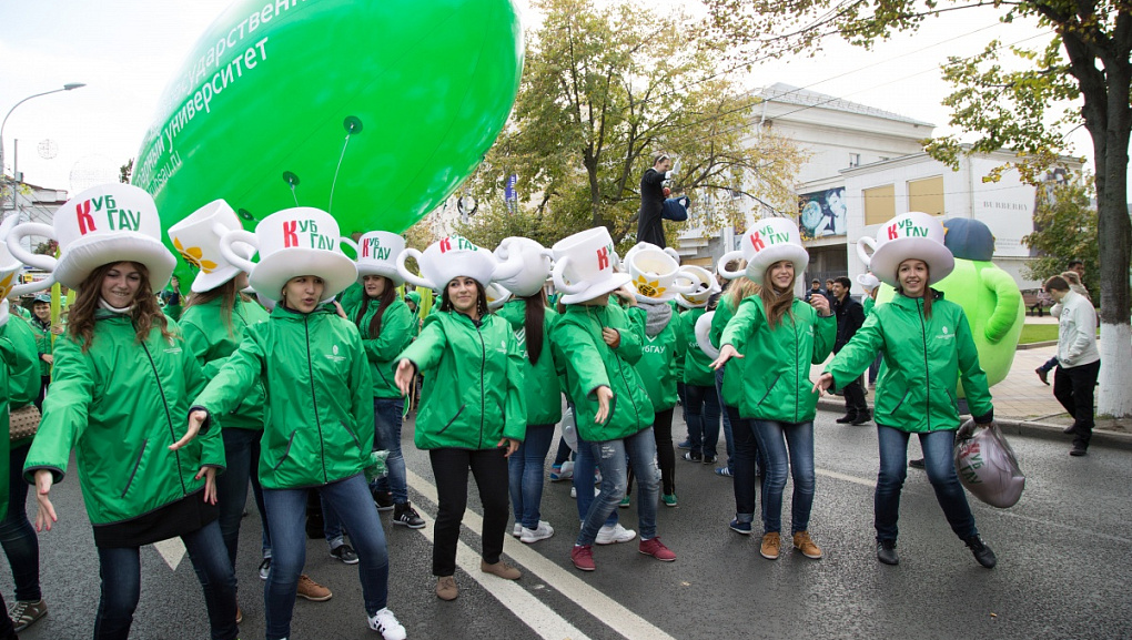 КубГАУ занял первое место на параде чайников