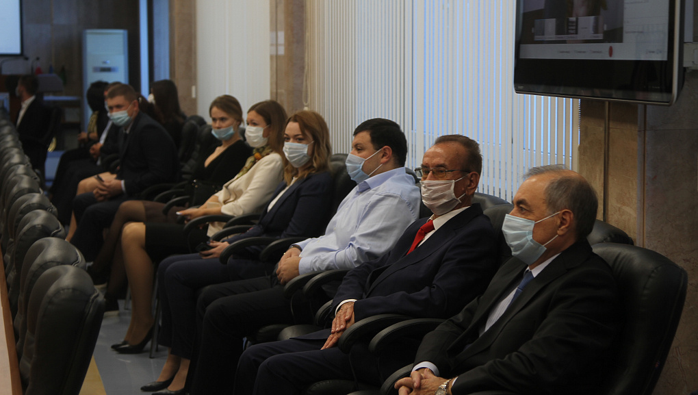 Чествовали работников отрасли и деятелей науки