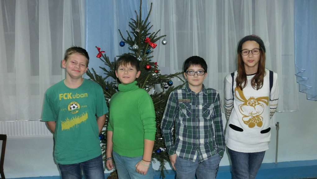Нести радость детям
