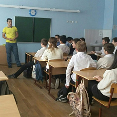 От старшего к младшему