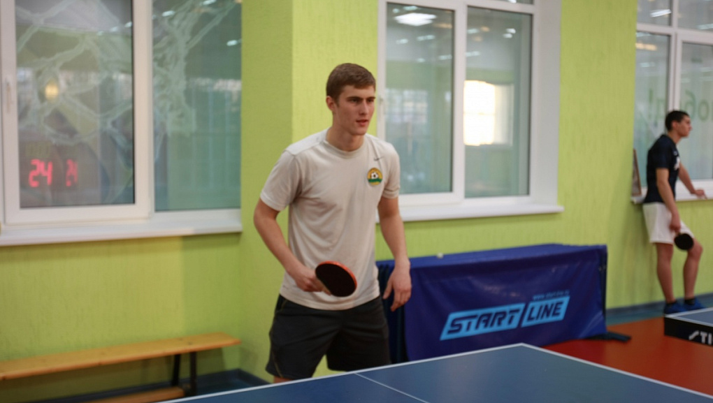Чемпионы в  настольном теннисе