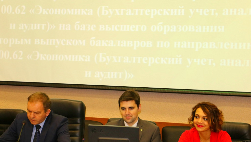 Первые выпуски магистров и бакалавров на факультете заочного обучения