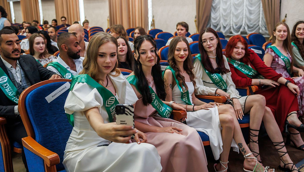 В добрый путь, выпускники!