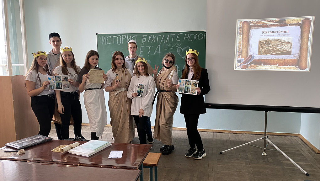 Студенты учетно-финансового факультета погрузились в учет Древнего мира  