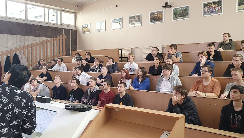 Встречи студентов факультета прикладной информатики с Axenix