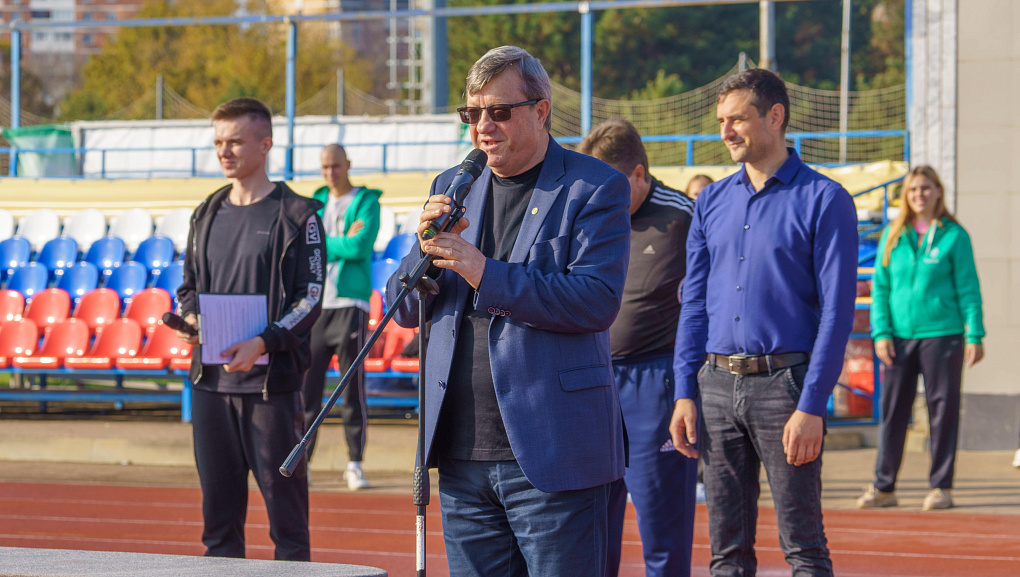 На зарядку становись