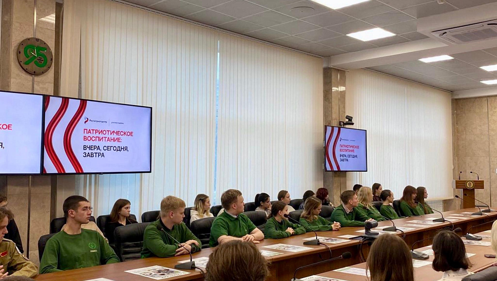 В рамках Всероссийского форума исторического наследия состоялась пленарная сессия «Патриотическое воспитание: вчера, сегодня, завтра»