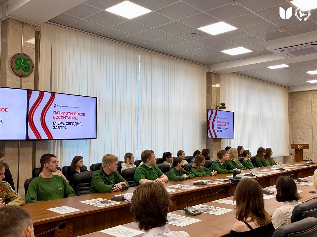 В рамках Всероссийского форума исторического наследия состоялась пленарная сессия «Патриотическое воспитание: вчера, сегодня, завтра»