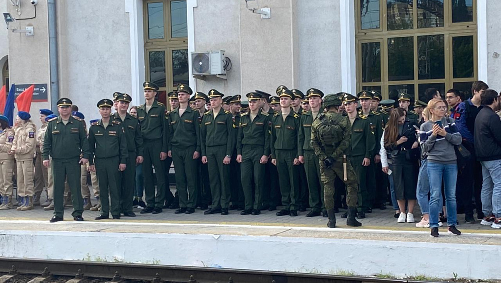 «Мы - армия страны! Мы - армия народа!» 
