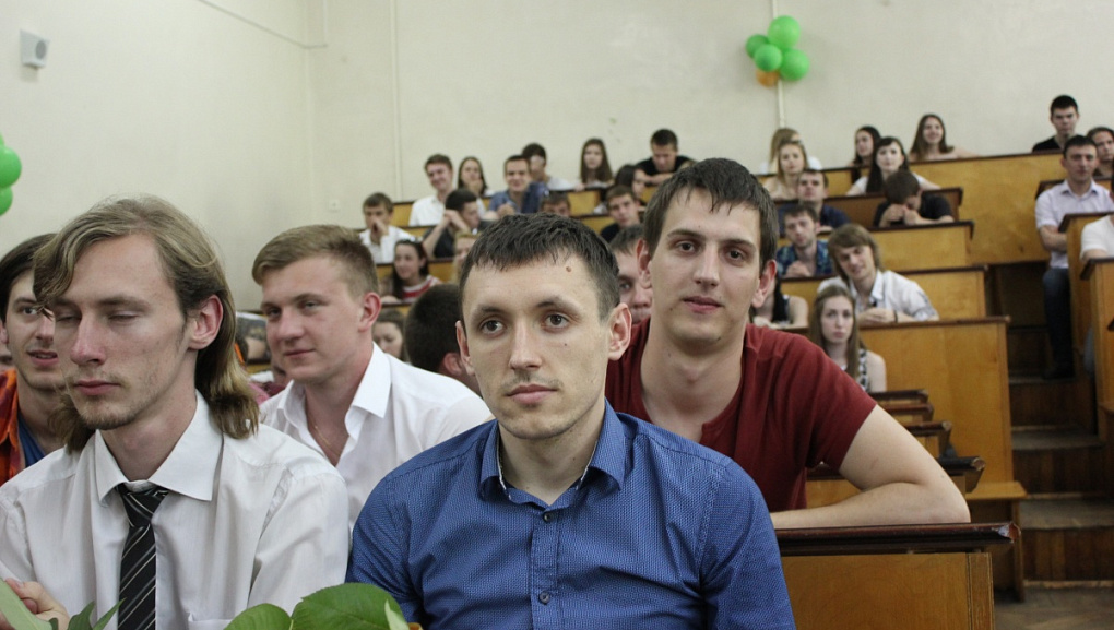 Последний звонок на факультете прикладной информатики для первого выпуска бакалавров