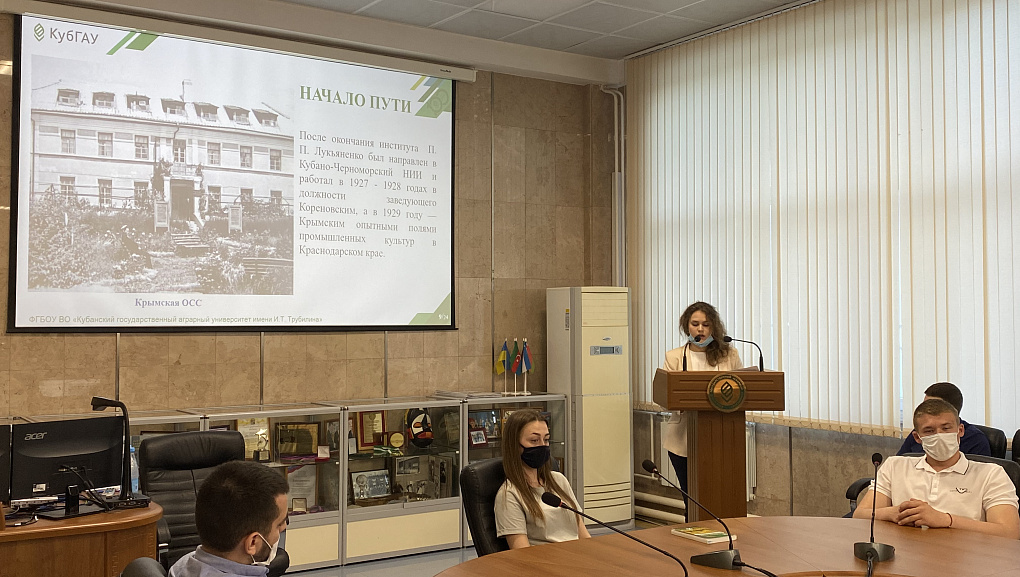Памяти именитого выпускника