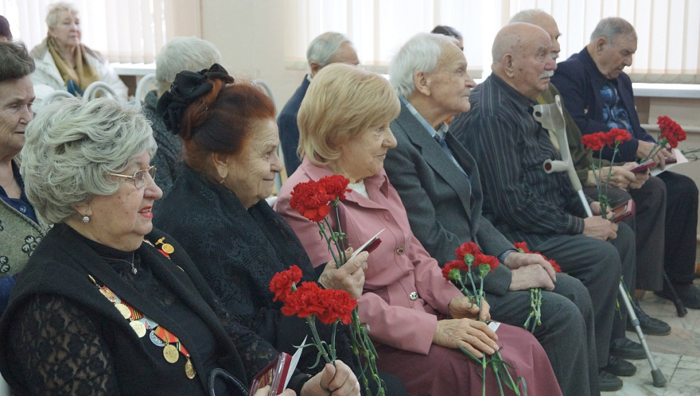 Поздравили ветеранов с заслуженными медалями